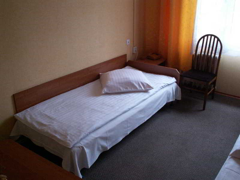 Hotel Pod Debem Tarnow Extérieur photo