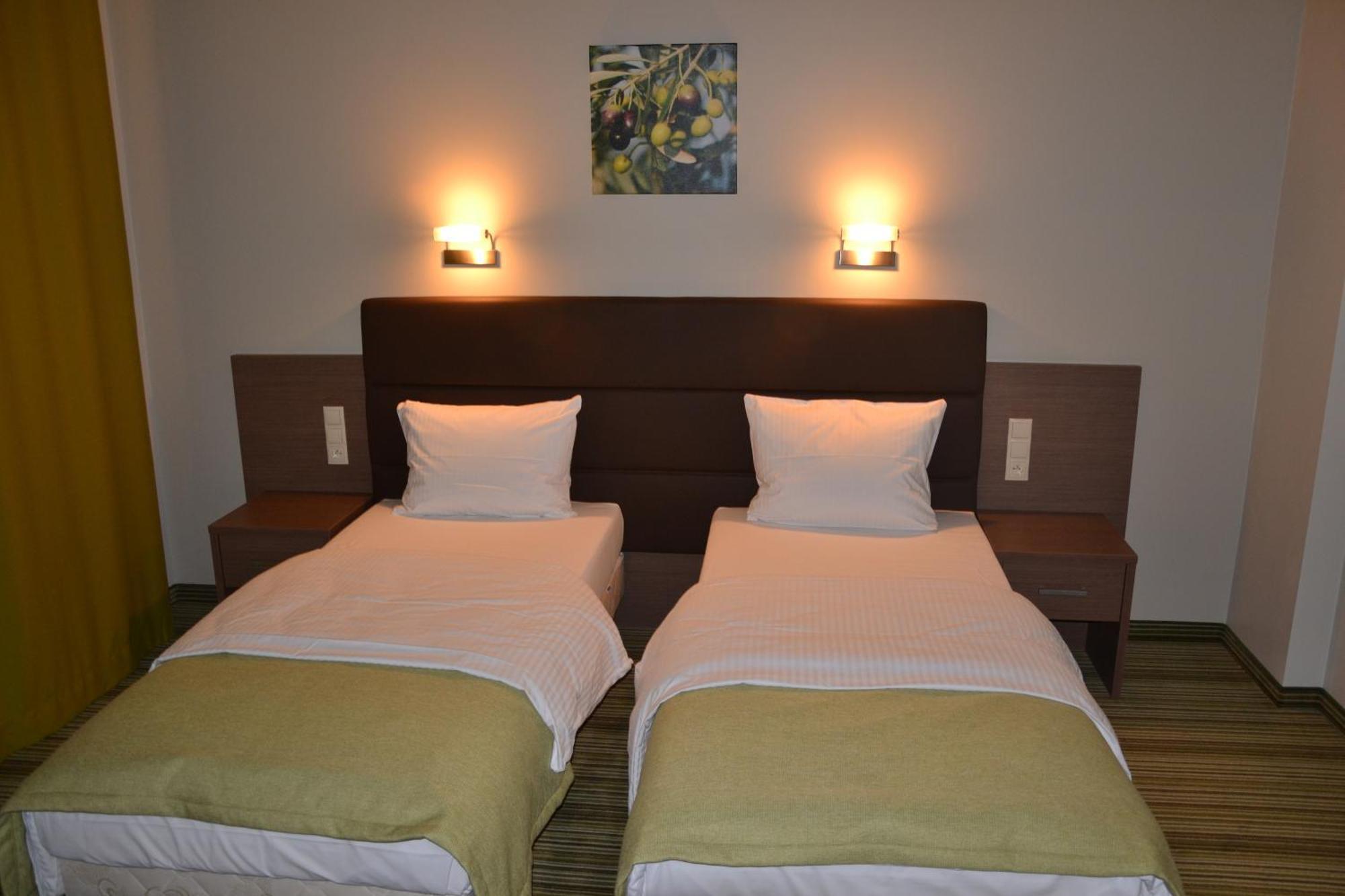 Hotel Pod Debem Tarnow Extérieur photo